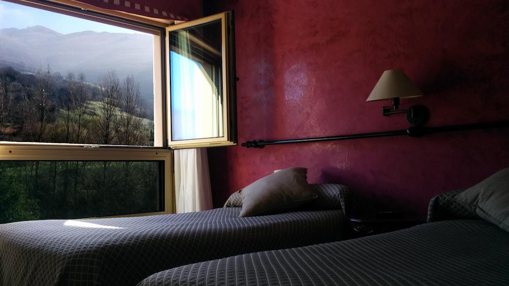 Hotel Lena โปลา เด เลนา ห้อง รูปภาพ