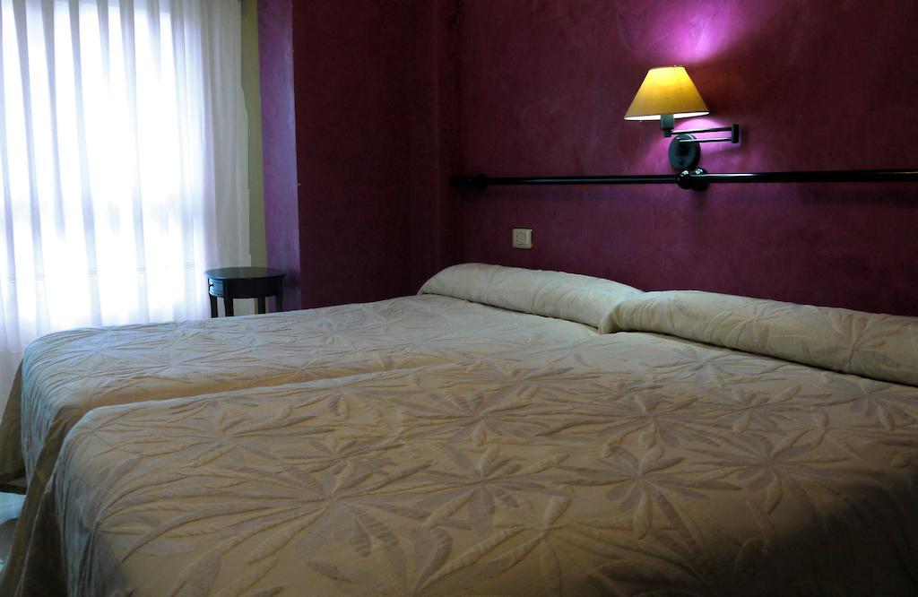 Hotel Lena โปลา เด เลนา ห้อง รูปภาพ