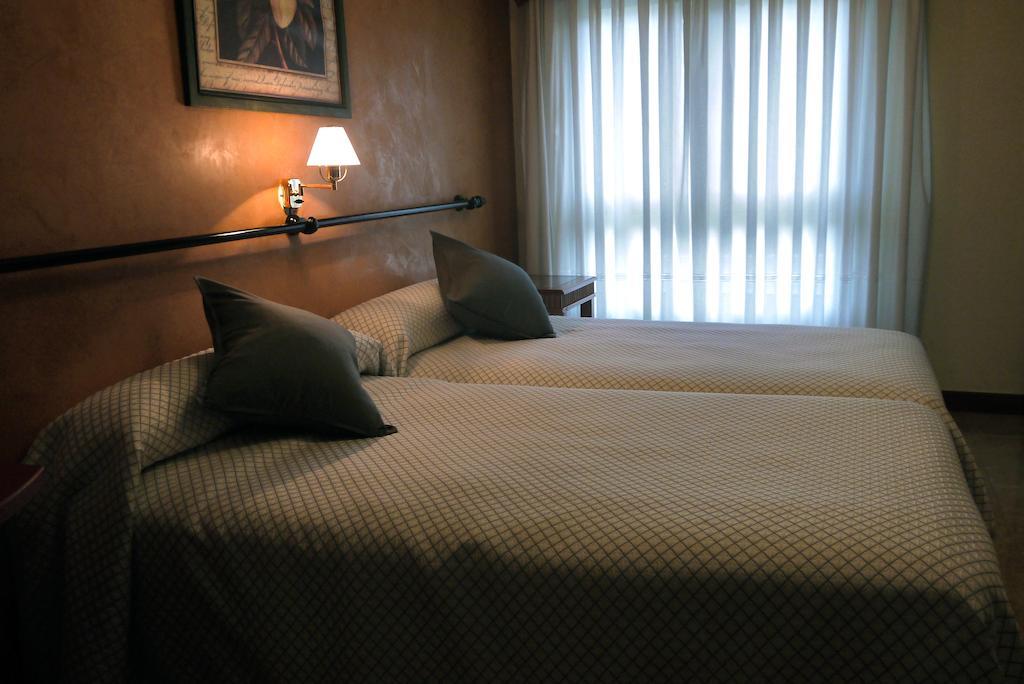 Hotel Lena โปลา เด เลนา ห้อง รูปภาพ